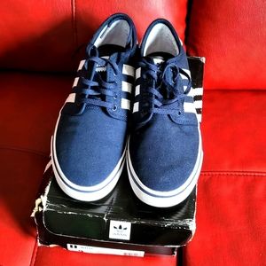 Men Seeley Adidas tennis shoes